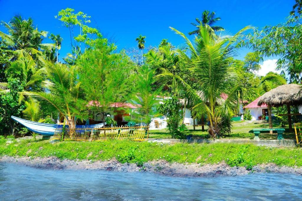 Blue Whale Lagoon Resort Ахангама Экстерьер фото